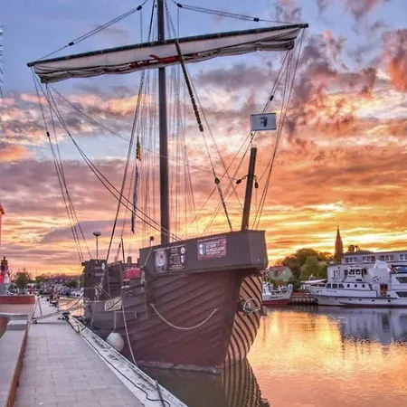 Wunderschoene In Ueckermuende Mit Grill Und Garten Apartman